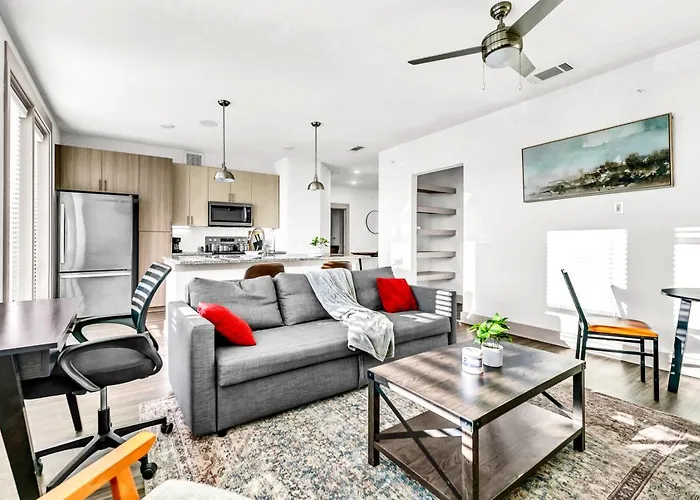 Bright 2bd 2ba Gym And Pool Center * Fort Worth