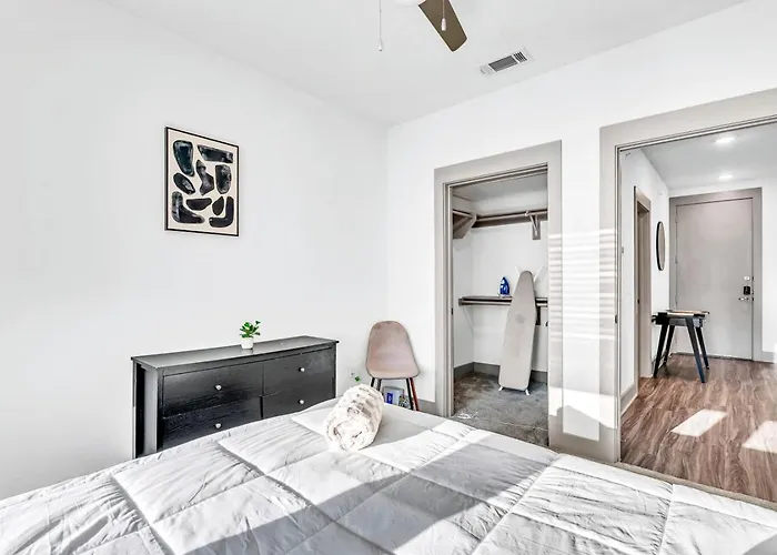 Bright 2bd 2ba Gym And Pool Center *