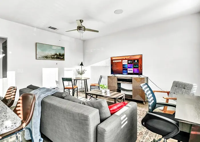 Bright 2bd 2ba Gym And Pool Center Fort Worth