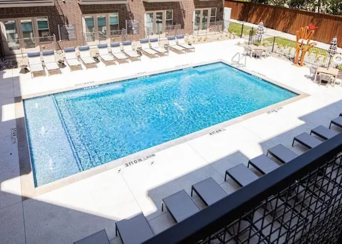 Bright 2bd 2ba Gym And Pool Center *