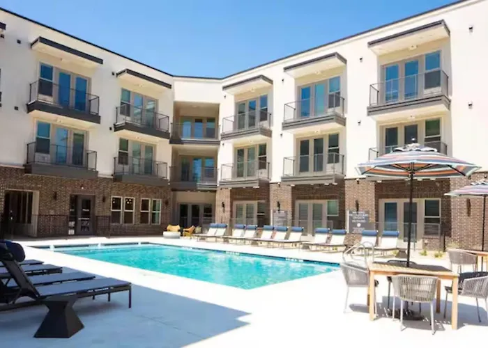 Apartment Bright 2bd 2ba Gym And Pool Center