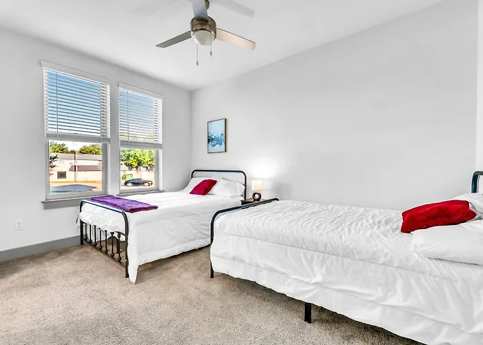 Bright 2bd 2ba Gym And Pool Center * Fort Worth