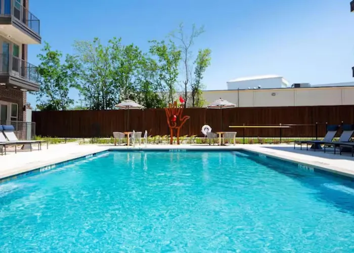 Apartment Bright 2bd 2ba Gym And Pool Center