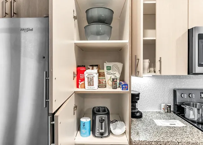Bright 2bd 2ba Gym And Pool Center *
