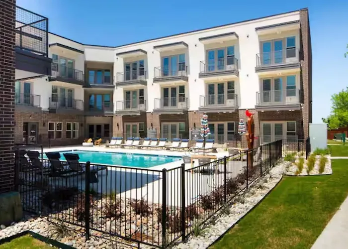 Apartment Bright 2bd 2ba Gym And Pool Center